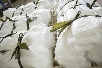 Υφαμένα PP πλαστικά υλικά συσκευασίας για δευτερεύον Gusset τσαντών συσκευασίας τροφίμων/ρυζιού 15kg